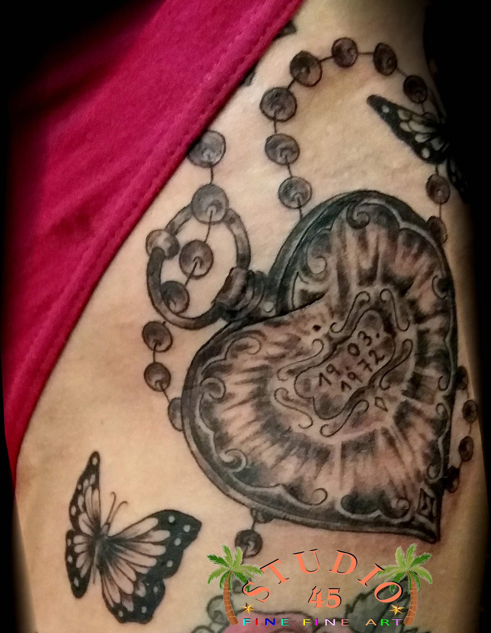Oberschenkel Verziertes Anhänger Herz Tattoo Recklinghausen STUDIO 45